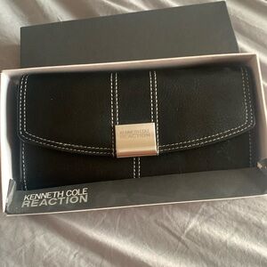 NWT Black Kenneth Cole Reaction Wallet